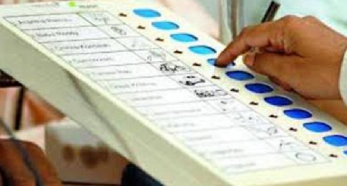 evm machine MCD चुनाव : दांव पर लगी है BJP,कांग्रेस और आप की साख, जारी है वोटिंग