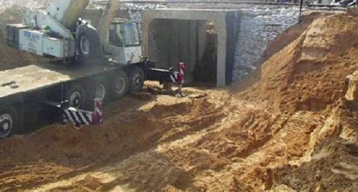 accident on site मनरेगा काम के दौरान मिट्टी में धंसी कई महिला मजदूर