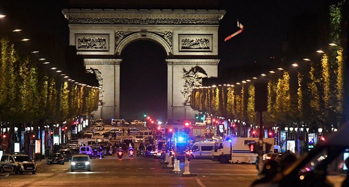 paris attack पेरिस में ISIS ने किया आतंकी हमला, एक ऑफीसर की मौत, 2 जवान घायल