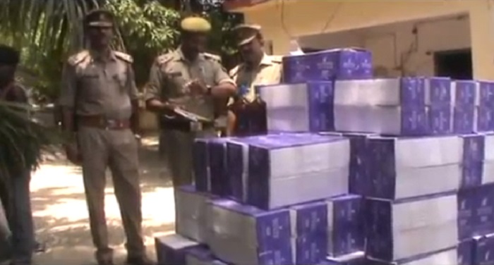 baliya बलिया में पुलिस ने पकड़ी बड़े पैमाने पर अवैध शराब