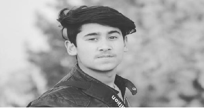 kkkkkkkkkkkkkkkkkk कश्मीर में सोशल मीडिया बैन होने पर इस 16 साल के लड़के ने बना डाला 'KashBook'