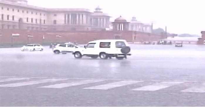 रसलर दिल्ली एनसीआर में हुई बारिश, लोगों को गर्मी से मिली राहत