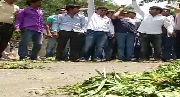 Untitled 47 MP में किसान का आदोलन हुआ हिंसक, पुलिस ने छोड़े आंसू गैस