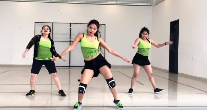 dance 1 'हसीनों का दिवाना' गाने पर किया गया ये डांस आपके होश उड़ा देगा: वीडियो