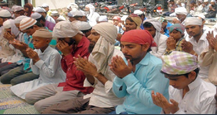 juma रोजेदारों ने एहतराम के साथ अदा की रमजान के आखिरी जुमें की नमाज