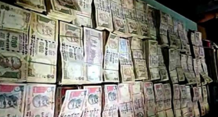 meerut 2 मेरठ पुलिस ने 29 लाख के पुराने नोटों के साथ पांच को किया गिरफ्तार