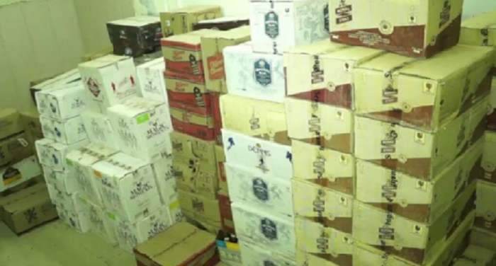 win अस्पताल के गटर से निकली शराब की पेटीयां : हरिद्वार