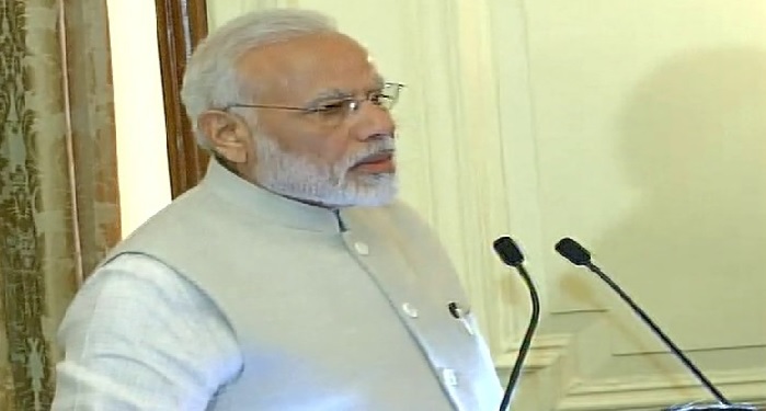 PM प्रणब मुखर्जी की प्रशंसा करते हुए भावुक हुए पीएम, बोले पिता की तरह रखा ख्याल
