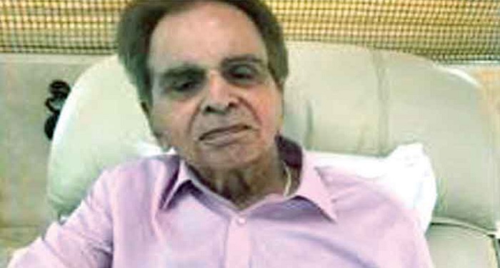 bollywood, legend actor, dilip kumar, admitted, leelavati hospital, mumbai