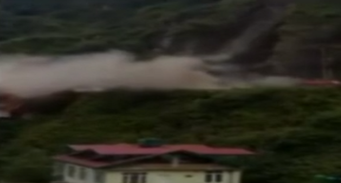 landslide चंडीगढ़-शिमला हाईवे पर भूस्खलन, यातायात प्रभावित
