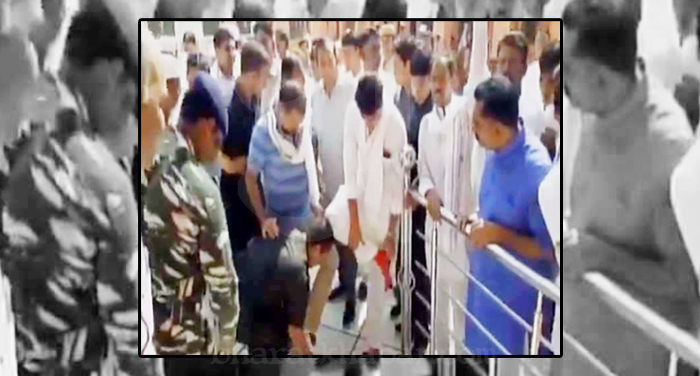 rameshwar dudi राजस्थान: कांग्रेस नेता प्रतिपक्ष ने सुरक्षाकर्मी से उतरवाए जूते, वीडियो वायरल
