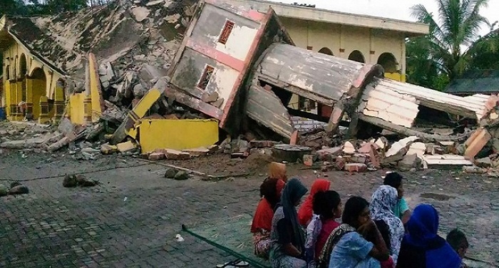 640 6401499691649vd9r2o6w2h7egguc8savoinu शक्तिशाली भूकंप से हिला इंडोनेशिया, सौ से ज्यादा घरों को पहुंचा नुकसान, दो लोगों की मौत