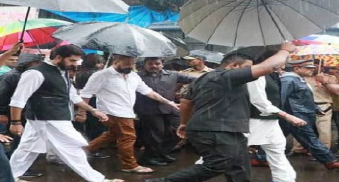 Abhi बारिश के बीच सितारों ने दी शशि कपूर को अंतिम विदाई
