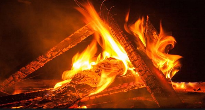 bonfire सर्दियों में जला रहें हों अलाव तो रखें ध्यान, हो सकती है बीमारी
