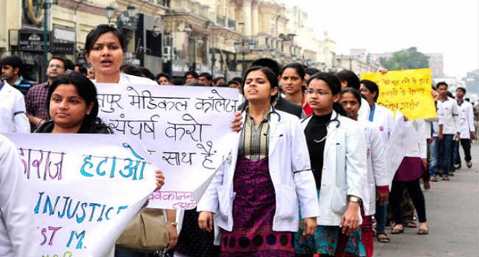 doctors strike राजस्थान: हड़ताली डॉक्टरों ने पीएम को लिखी चिट्टी, एक दिन हमारी जिंदगी जीकर देखें