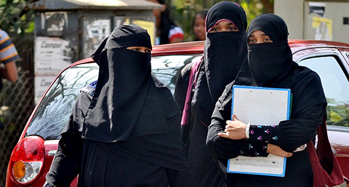 117girls burqa देवबंद ने जारी किया मुस्लिम महिलाओं के खिलाफ फतवा, जरी वाला बुर्का पहनना गलत