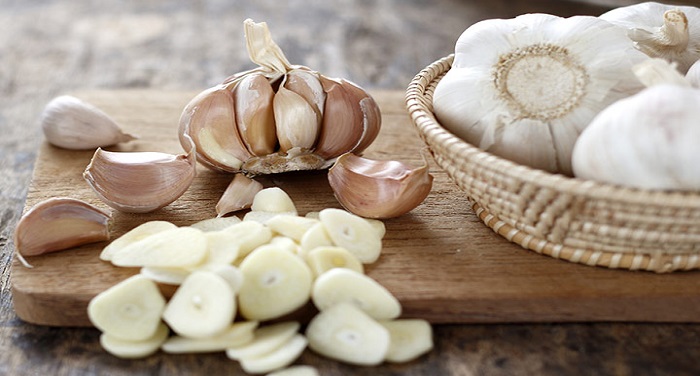 Benefits Of Garlic For Babies पुरुषों को सुबह खाली पेट करना चाहिए लहसुन का सेवन, होंगे ये फायदे