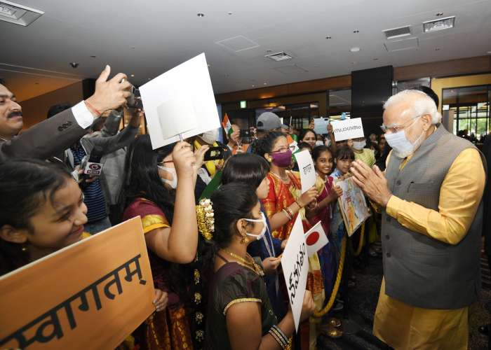 FTaE5zzUcAEuo1g PM Narendra Modi in Japan: टोक्यो पहुंचे PM Modi, भारतीय समुदाय के लोगों ने किया जोरदार स्वागत, जय श्रीराम के लगे नारे